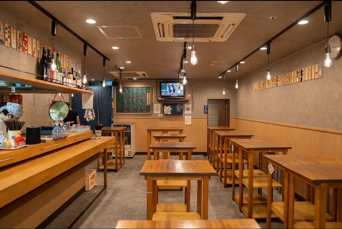 酔いどれ葛西店の高架下カウンター